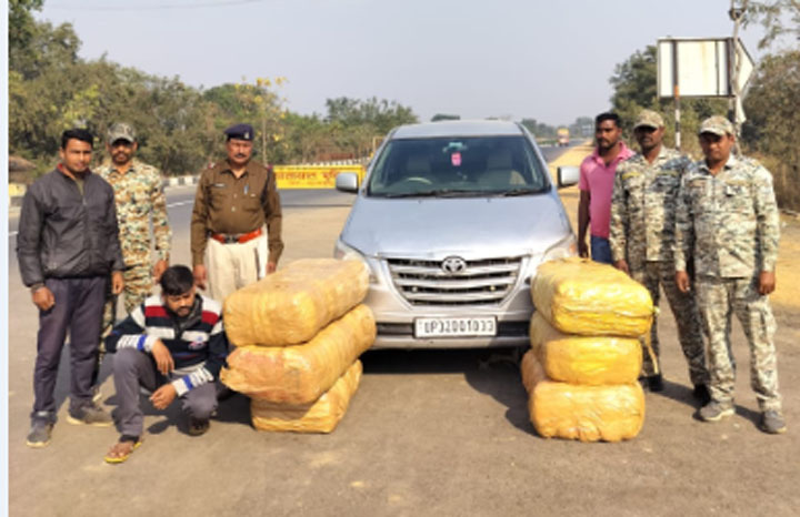 ganja in luxury car: महासमुंद में साढ़े बाइस लाख का गांजा जब्त Web Morcha ganja in luxury car: महासमुंद