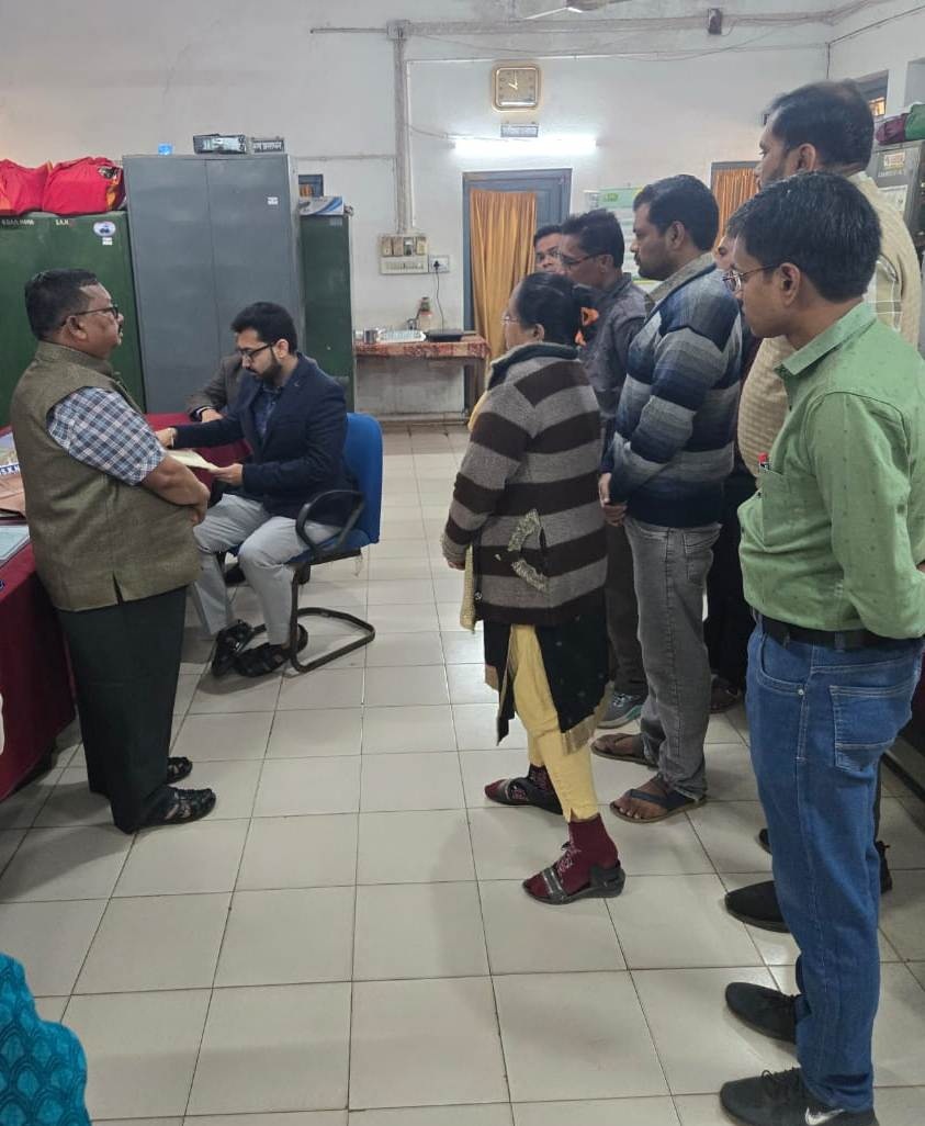 महासमुंद, जब कलेक्टर सुबह 10 बजे अधिकारियों-कर्मचारियों की लेने पहुंचे हाजिरी Web Morcha कलेक्टर