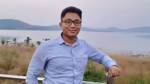 ओडिशा, 10 लाख की रिश्वत लेते रंगे हाथ पकड़े गए IAS अधिकारी, सरकारी आवास से मिले 47 लाख रुपये नकद Web Morcha ओडिशा, 10 लाख की रिश्वत