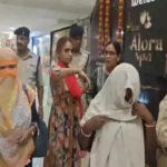 WebMorcha Web Morcha स्पा सेंटर में सेक्स रैकेट का भंडाफोड़, 13 गिरफ्तार