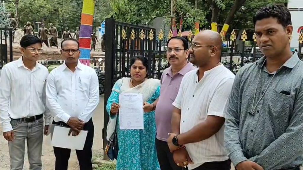 पटवारी आत्महत्या मामला: सुसाइड नोट में उजागर हुए नाम, निष्पक्ष जांच की मांग को लेकर एकजुट हुआ पटवारी संघ Web Morcha पटवारी