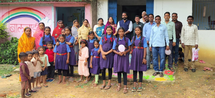 बच्चों का मुंह मीठा कर, गणवेश वितरण के साथ हर्षोल्लास से मनाया गया शाला प्रवेश उत्सव Web Morcha पटपरपाली