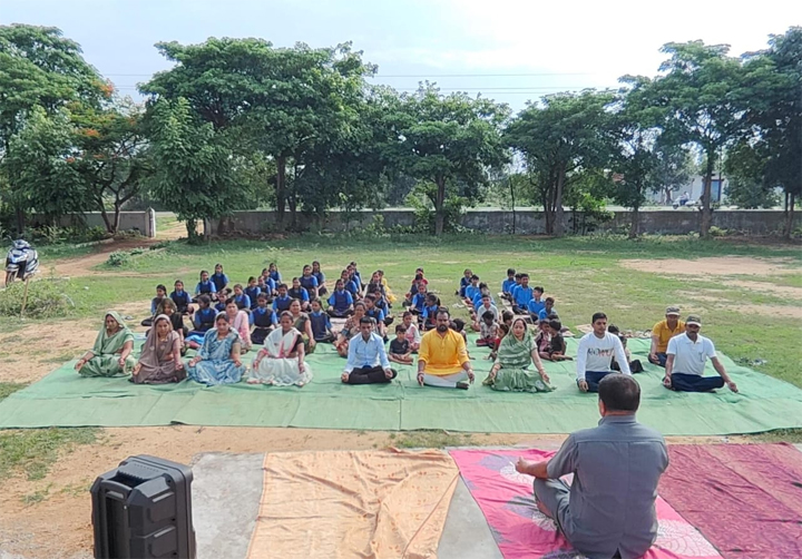 अंतरराष्ट्रीय योग दिवस पर पटपरपाली में योग शिविर: सीखे विभिन्न आसन और प्राणायाम, स्वस्थ जीवन का लिया संकल्प Web Morcha अंतरराष्ट्रीय योग दिवस पर पटपरपाली