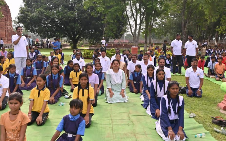 पुरातात्विक नगरी सिरपुर में गूंजा योग: ग्यारहवां अंतरराष्ट्रीय योग दिवस उत्साहपूर्वक मनाया गया Web Morcha पुरातात्विक नगरी सिरपुर