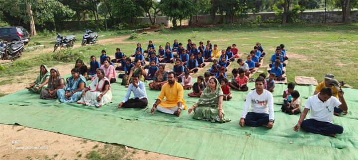 अंतरराष्ट्रीय योग दिवस पर पटपरपाली में योग शिविर: सीखे विभिन्न आसन और प्राणायाम, स्वस्थ जीवन का लिया संकल्प Web Morcha अंतरराष्ट्रीय योग दिवस पर पटपरपाली
