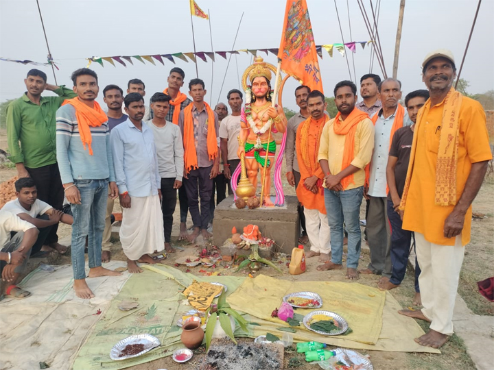 महासमुंद: सिवनी में बजरंगबली की 6 फीट मूर्ति चोरी, ग्रामीणों में आक्रोश, पुलिस जांच में जुटी Web Morcha पुरानी स्थापित बजरंग बलि जी की मूर्ति