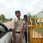 WebMorcha Web Morcha खरियार रोड रेलवे फाटक पर छत्तीसगढ़ पुलिस की सख्त नाकेबंदी