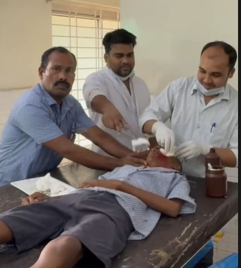 कोरबा: स्कूल में खूनी संघर्ष, 7वीं के छात्र ने ब्लेड से साथी छात्र पर किया हमला, स्कूल प्रबंधन बेखबर Web Morcha कोरबा