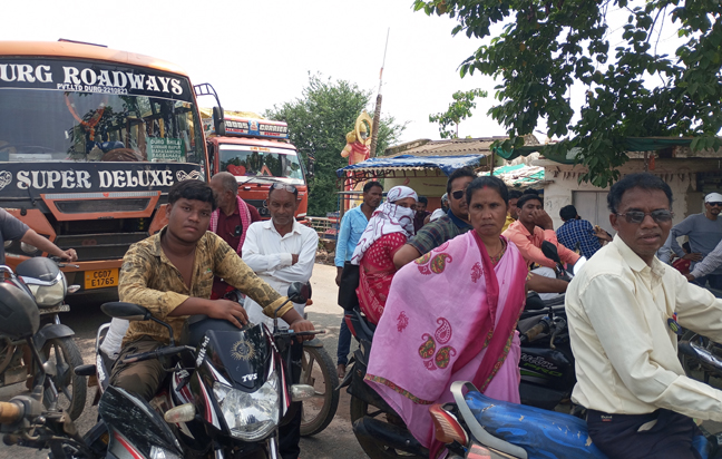 कांग्रेस से ज्यादा पुलिस की नाकेबंदी बनी लोगों की परेशानी Web Morcha पूर्व मुख्यमंत्री भूपेश बघेल के पुत्र चैतन्य बघेल