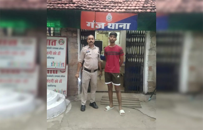 WebMorcha Web Morcha रायपुर: दूसरे के आधार कार्ड से होटल में करता था ऐश, पुलिस ने किया गिरफ्तार