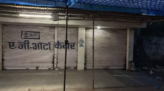Rajim: Thieves flee with a new Pulsar from Bajaj showroom, police