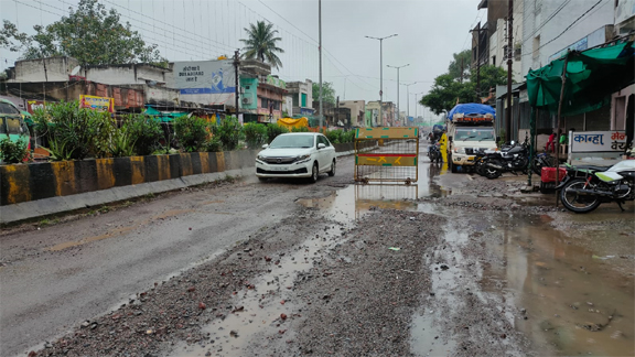 एनएच-353 की जर्जर हालत से कार डैमेज, बागबाहरा निवासी ने विभाग से मांगा मुआवज़ा Web Morcha बागबाहरा निवासी