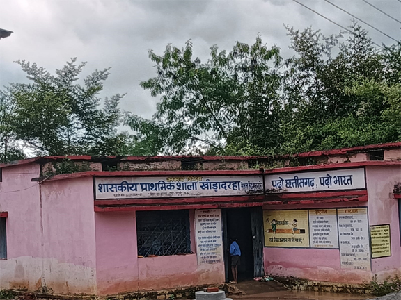 महासमुंद: जर्जर स्कूल भवन से खतरा, ग्रामीणों ने तालाबंदी कर दिया Web Morcha महासमुंद: जर्जर स्कूल भवन से खतरा, ग्रामीणों ने तालाबंदी