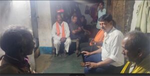 भट्ठा दलालों से त्रस्त परिवार से भाजपा नेताओं ने की भेंट, डॉ. चोपड़ा ने दिया न्याय दिलाने का आश्वासन Web Morcha पूर्व विधायक डॉ. विमल चोपड़ा,