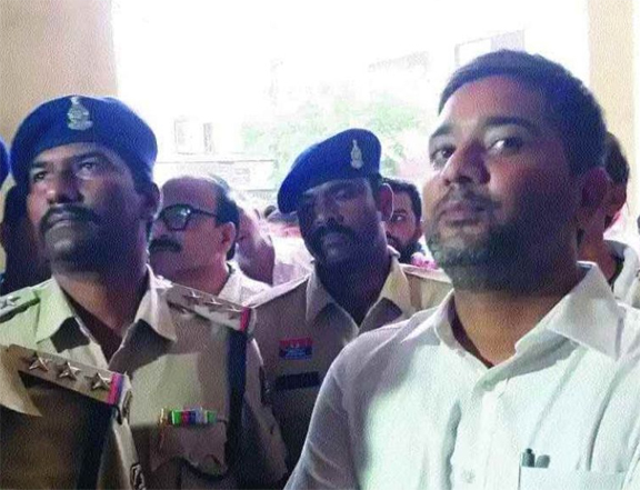 पूर्व सीएम के बेटे चैतन्य बघेल जेल में मनाएंगे दिवाली, कोर्ट ने 14 दिन की न्यायिक रिमांड पर भेजा Web Morcha चैतन्य बघेल