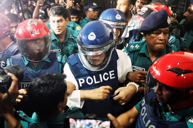 ढाका में लॉकडाउन की तैयारी! यूनुस के आवास पर भारी पुलिस तैनाती, सड़कों पर सुरक्षा ड्रिल