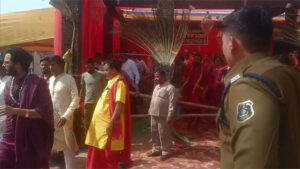 कथावाचक आशुतोष चैतन्य महाराज कथा स्थल से गिरफ्तार, सतनामी समाज के खिलाफ आपत्तिजनक बयान पर कार्रवाई तेज Web Morcha कथावाचक आशुतोष चैतन्य महाराज कथा स्थल से गिरफ्तार