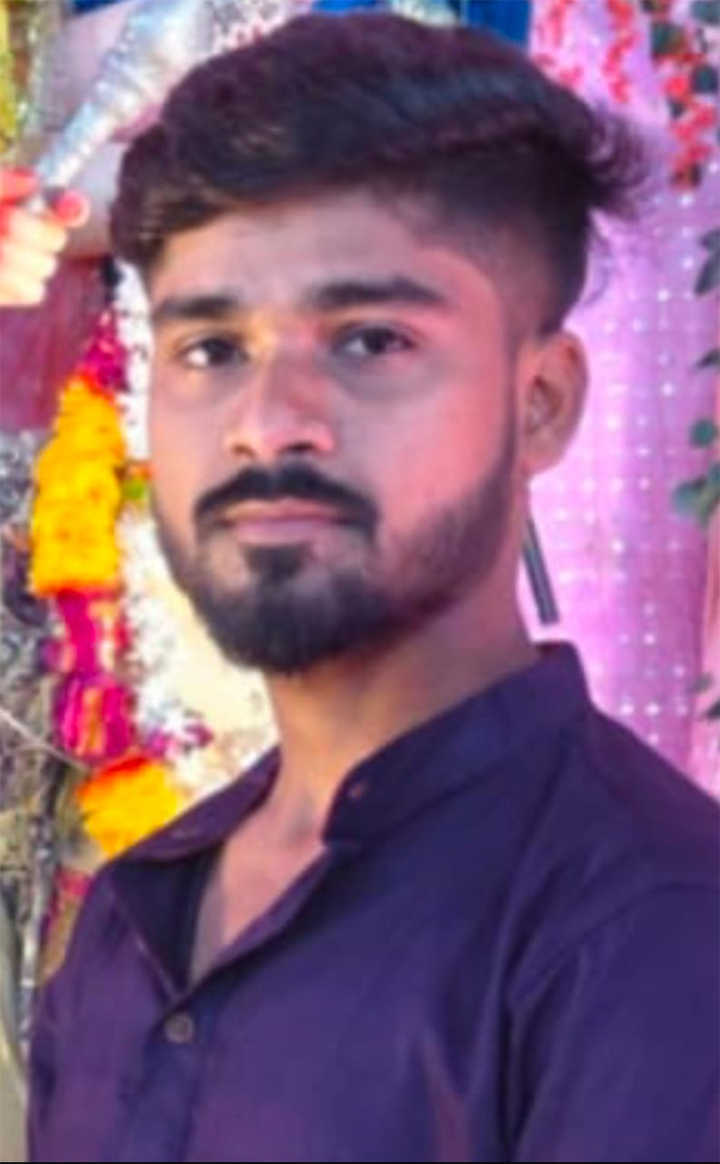 बागबाहरा झलप चौक में दर्दनाक सड़क हादसा: बाइक सवार ट्रक से टकराए, एक की मौके पर मौत, एक गंभीर