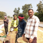WebMorcha Web Morcha कोमाखान में किसान दिनेश ने धान खरीदी की पहली बोहनी