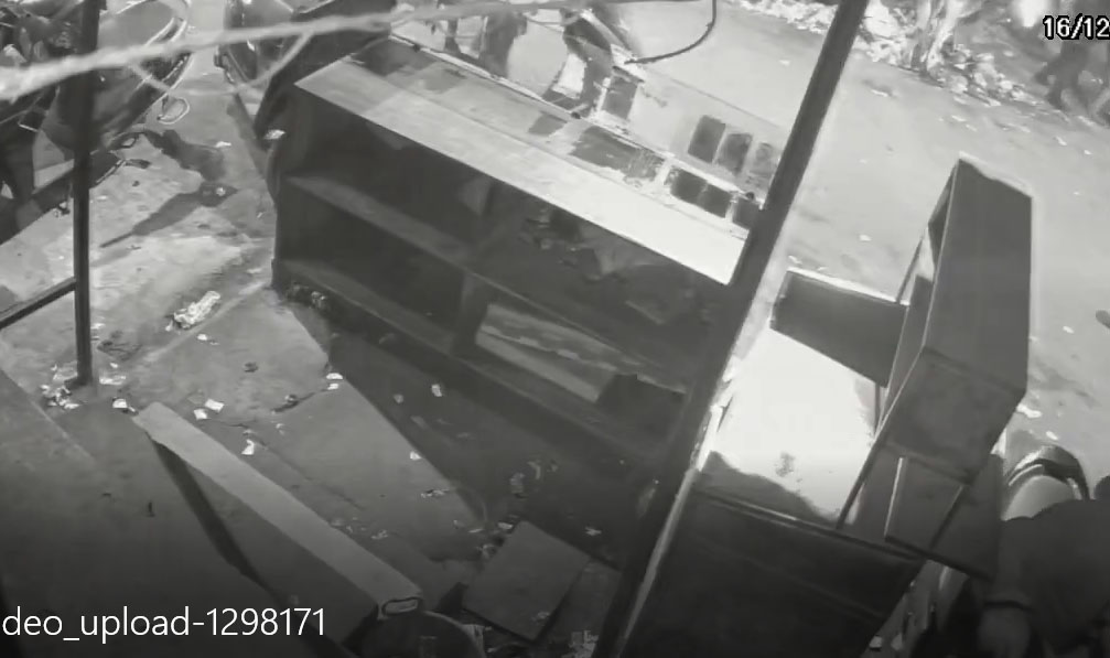 रायपुर में युथ कांग्रेस नेता का हंगामा, कार से कई वाहनों को मारी टक्कर, लोगों ने पकड़कर की पिटाई, Video