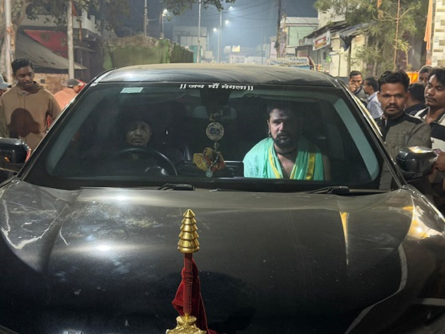 गरियाबंद में राष्ट्रीय कथावाचक आचार्य युवराज पांडेय की कार को ट्रक ने मारी टक्कर, बाल-बाल बचे Web Morcha बाल-बाल बचे आचार्य युवराज पांडेय, कार को ट्रक ने मारी टक्कर