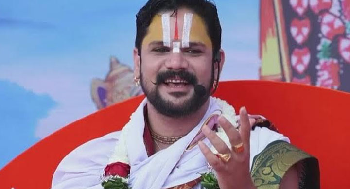 WebMorcha Web Morcha बाल-बाल बचे आचार्य युवराज पांडेय, कार को ट्रक ने मारी टक्कर