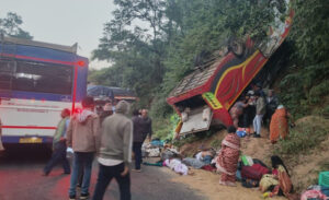 छत्तीसगढ़–आंध्रप्रदेश सीमा पर दर्दनाक हादसा: बस खाई में गिरी, 8 यात्रियों की मौत, कई घायल Web Morcha छत्तीसगढ़–आंध्रप्रदेश सीमा पर दर्दनाक हादसा: बस खाई में गिरी, 8 यात्रियों की मौत, कई घायल