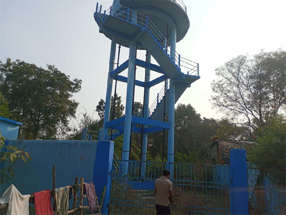 PM की योजना में बड़ा घोटाला! महासमुंद में जल जीवन मिशन की करोड़ों की टंकियाँ बनी ‘शो-पीस’ Web Morcha महासमुंद जल जीवन मिशन में लापरवाही और भ्रष्टाचार की तस्वीर