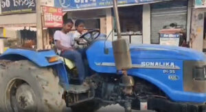 Chhattisgarh : चलती गाड़ी में सो गया नशे में धुत ट्रैक्टर चालक, 9 साल के बच्चे ने संभाला स्टेयरिंग, वीडियो वायरल