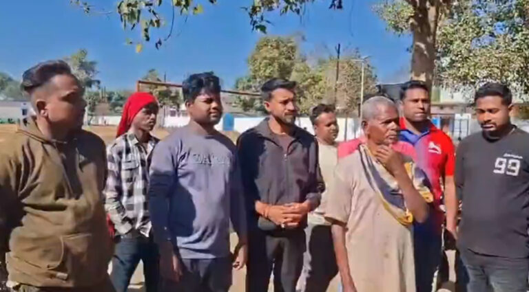 WebMorcha Web Morcha सरगुजा में हैरान करने वाली घटना: रेबीज संक्रमित कुत्ते के काटे बकरे की बलि, ग्रामीणों में फैला डर