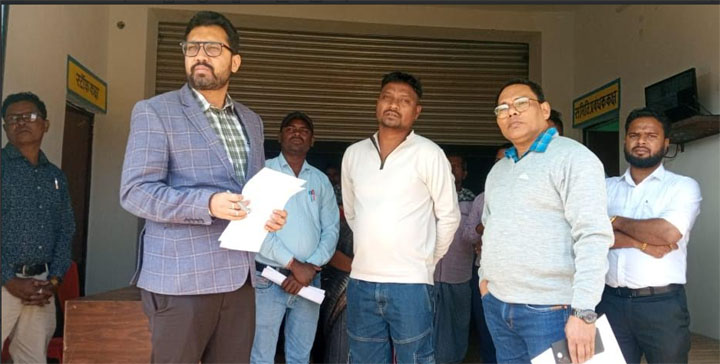 मुनगाशेर और गांजर धान खरीदी केंद्र का कलेक्टर ने किया औचक निरीक्षण, व्यवस्था सुधारने दिए निर्देश Web Morcha कलेक्टर लंगेह ने केंद्रों में संधारित टोकन वितरण रजिस्टर, तुलाई रजिस्टर, स्टॉक र