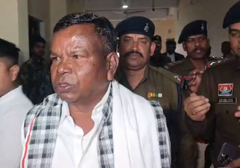 शराब घोटाला: पूर्व आबकारी मंत्री कवासी लखमा स्पेशल कोर्ट में पेश, बोले– जेल में अच्छा नहीं लगता, तबीयत भी खराब