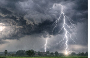 Aaj Ka Mausam: आंधी, बिजली और बारिश का अलर्ट, 8 राज्यों में मौसम का कहर; छत्तीसगढ़ में भी बदलेगा मिजाज Web Morcha Aaj Ka Mausam: आंधी, बिजली और बारिश का अलर्ट, 8 राज्यों में