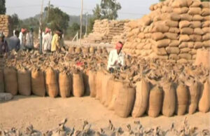 तेंदूकोना धान खरीदी प्रभारी के खिलाफ कार्रवाई, भौतिक सत्यापन में 2149 कट्टा धान कम पाया गया Web Morcha तेंदूकोना धान खरीदी प्रभारी के खिलाफ कार्रवाई, भौतिक सत्यापन में 2149 कट्टा धान कम पाया गया