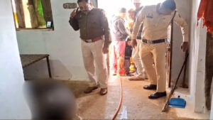 छत्तीसगढ़ में बड़ा भाई ने छोटे भाई की पैसों के विवाद में हत्या, सब्बल से किया ताबड़तोड़ हमला Web Morcha छत्तीसगढ़: बड़े भाई ने छोटे भाई को सब्बल से मारकर हत्या, रिश्तों का कत्ल!