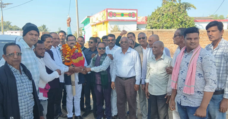 जिला सहकारी बैंक रायपुर के नव नियुक्त अध्यक्ष निरंजन सिन्हा का हुआ भव्य स्वागत