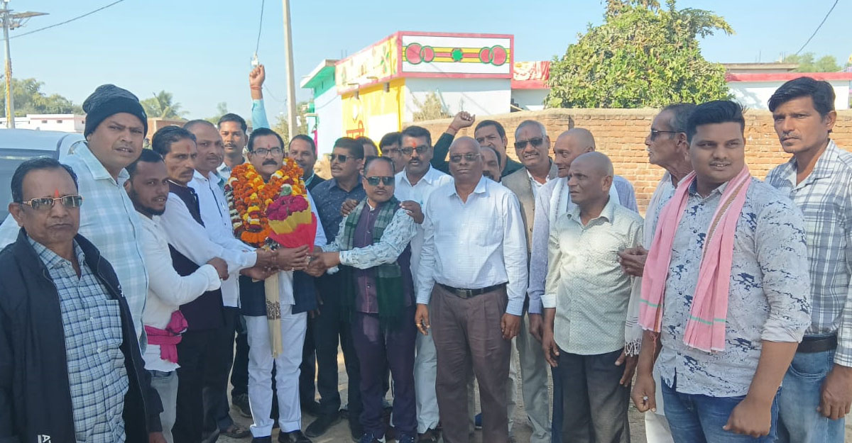 जिला सहकारी बैंक रायपुर के नव नियुक्त अध्यक्ष निरंजन सिन्हा का हुआ भव्य स्वागत