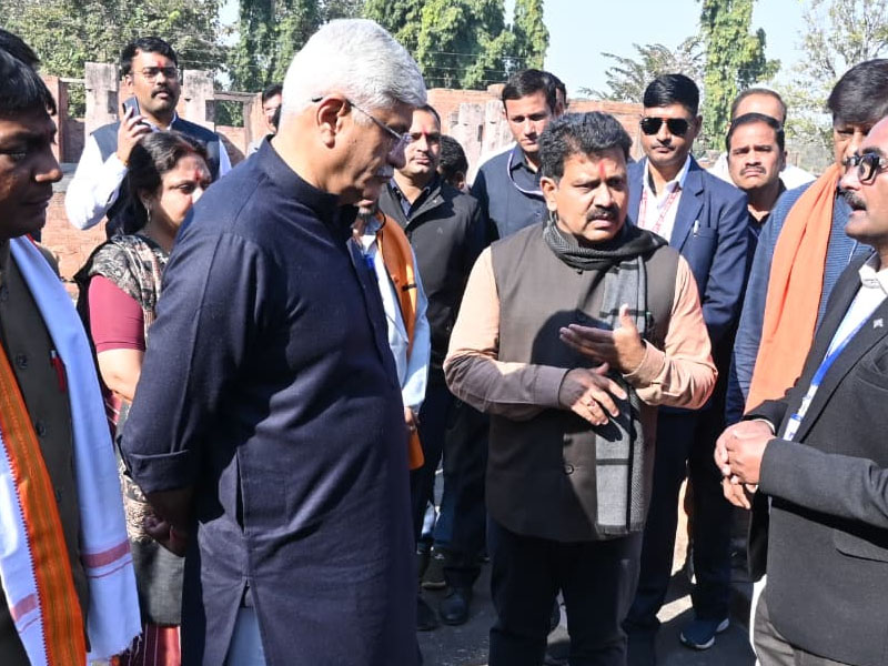 केंद्रीय मंत्री गजेन्द्र सिंह शेखावत ने सिरपुर दौरे पर पुरातात्विक स्थलों का निरीक्षण किया – देखें तस्वीरें” Web Morcha सिरपुर पुरातात्विक स्थलों के संरक्षण पर अधिकारियों को निर्देश देते केंद्रीय मंत्री
