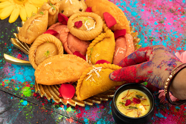 होली 2026: कब है होली? जानें सही तारीख, मुहूर्त और महत्व Web Morcha होली 2026: कब है होली? जानें सही तारीख, मुहूर्त और महत्व