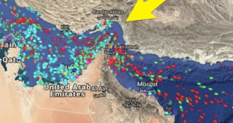 होर्मुज तेल संकट और भारत-पाकिस्तान में बढ़ती पेट्रोल-गैस की कीमतें दर्शाती एक सांकेतिक