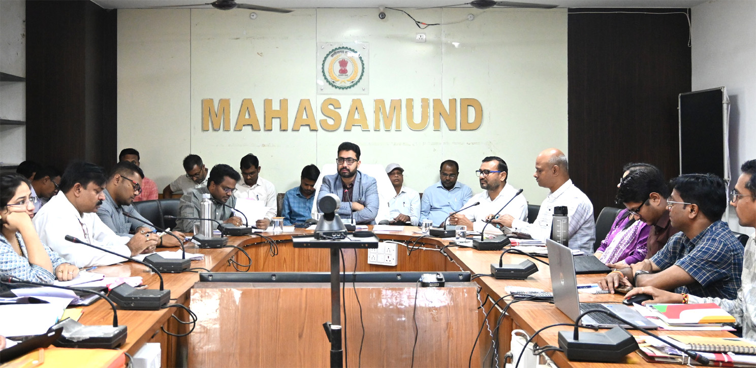 महासमुंद: सरपंच-सचिवों को कलेक्टर की कड़ी चेतावनी, विकास कार्यों में रुचि नहीं लेने वालों पर होगी कार्रवाई