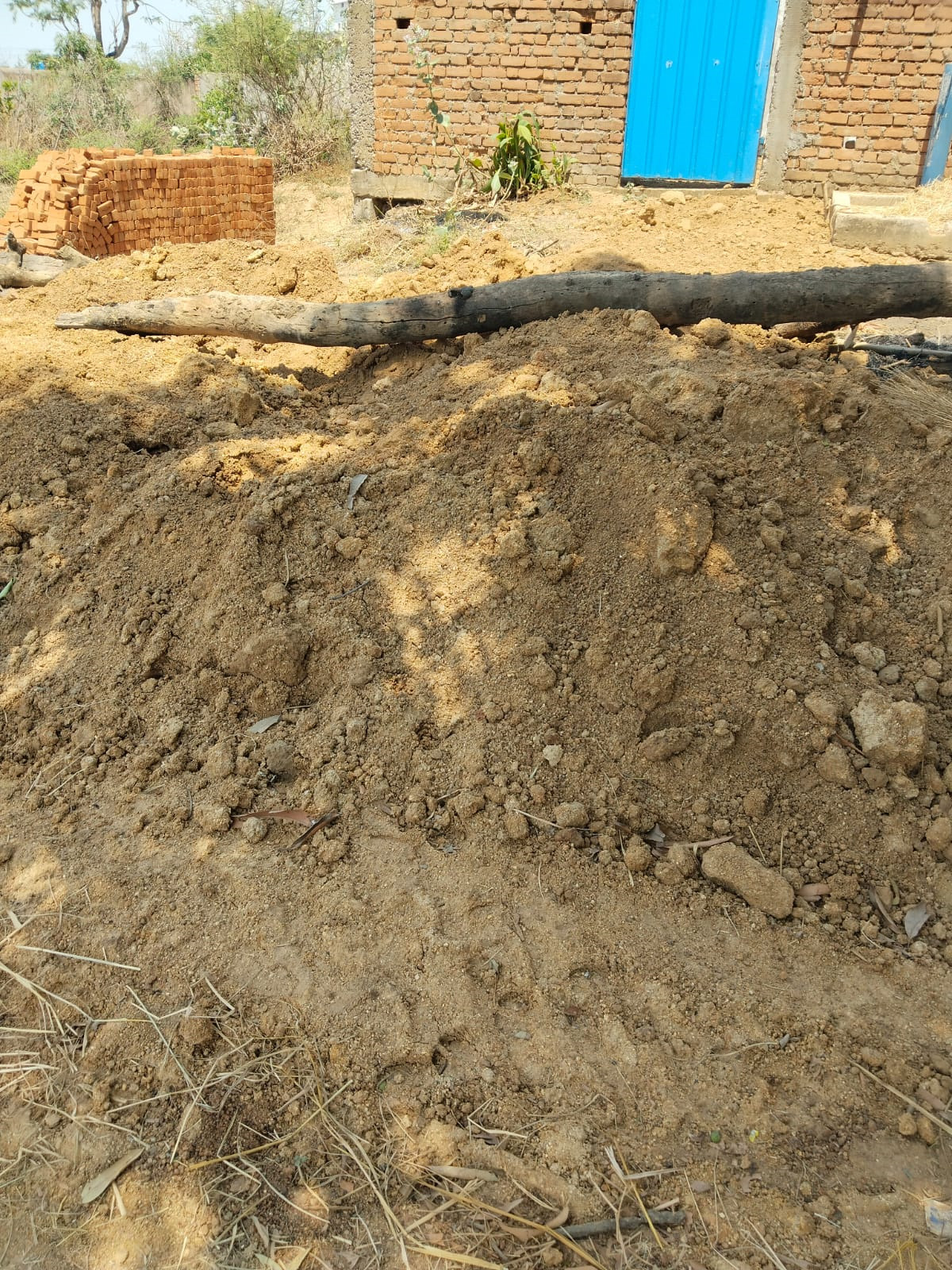 स्टे ऑर्डर के बावजूद जारी रहा काम