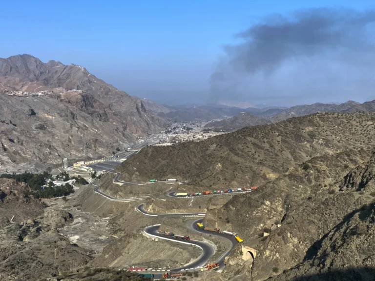 पाकिस्तान का नया हमला: अफगानिस्तान की सैन्य सुविधाओं पर कार्रवाई | संघर्ष समाचार