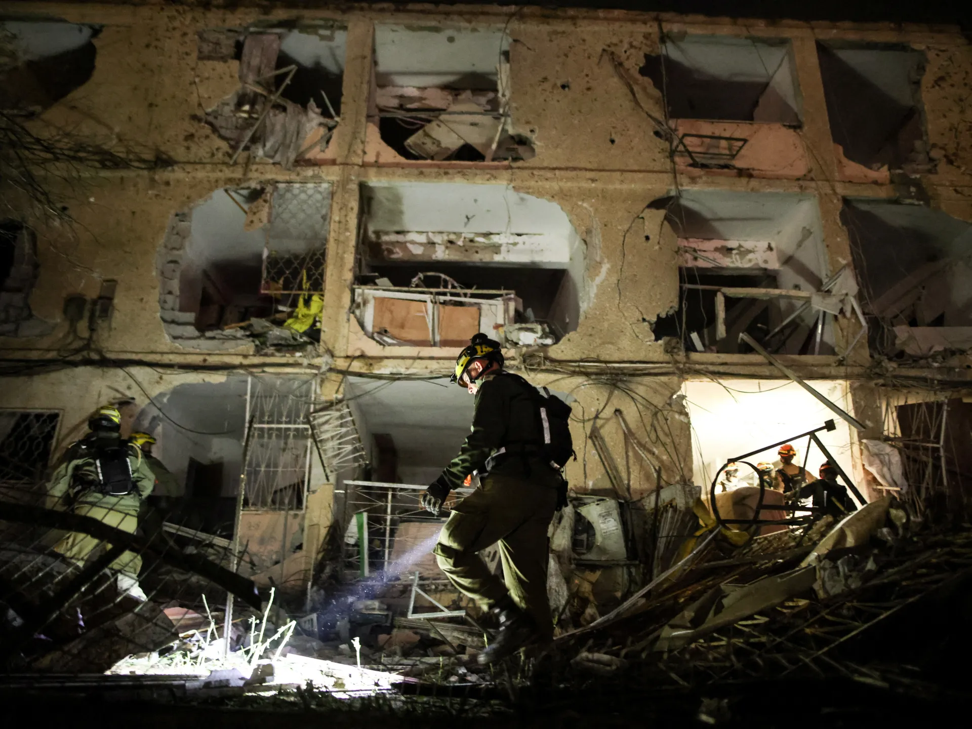 ईरान युद्ध: ट्रम्प ने होर्मुज जलडमरूमध्य पर बिजली संयंत्रों पर हमले की धमकी दी