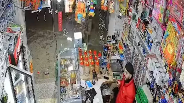 इजरायली सैनिक ने रामल्ला के पास दुकान पर फेंका स्टन ग्रेनेड