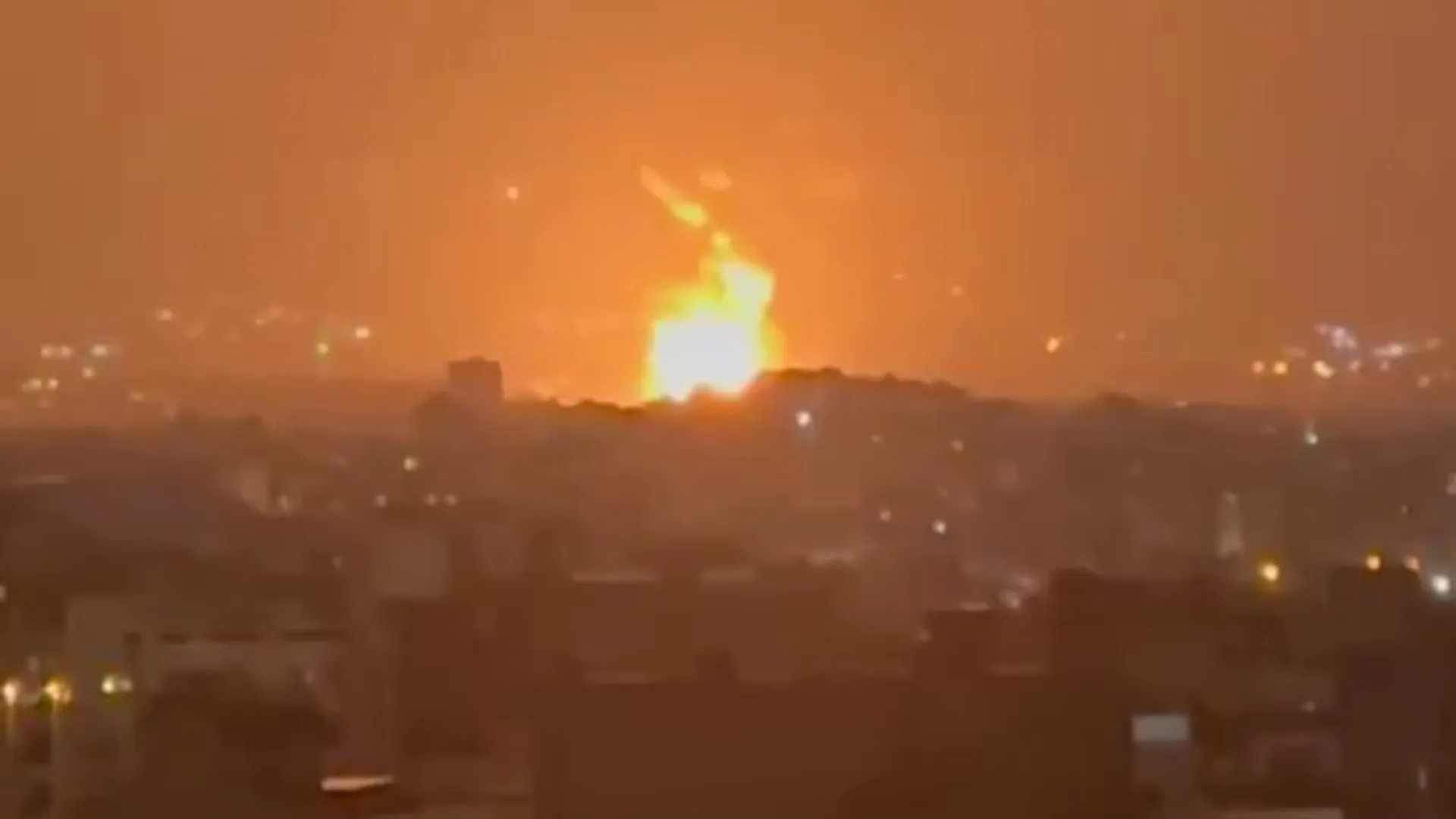 तेहरान और इस्फहान में भारी बमबारी, स्थिति चिंताजनक! Web Morcha तेहरान और इस्फहान में भारी बमबारी, स्थिति चिंताजनक!