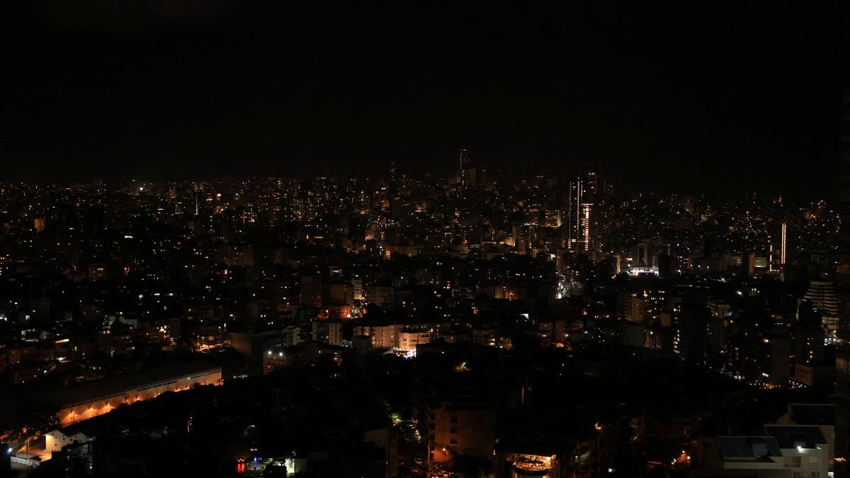 ईरान-इज़राइल युद्ध: इजरायली चेतावनी के बाद बेरुत के उपनगरों पर हमला Web Morcha ईरान-इज़राइल युद्ध: इजरायली चेतावनी के बाद बेरुत के उपनगरों पर हमला