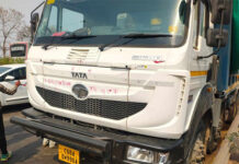 आरंग के पास हाइवा की चपेट में दो युवक, दर्दनाक मौत आरंग के पास तेज रफ्तार हाइवा का कहर: बाइक सवार दो युवकों की दर्दनाक मौत