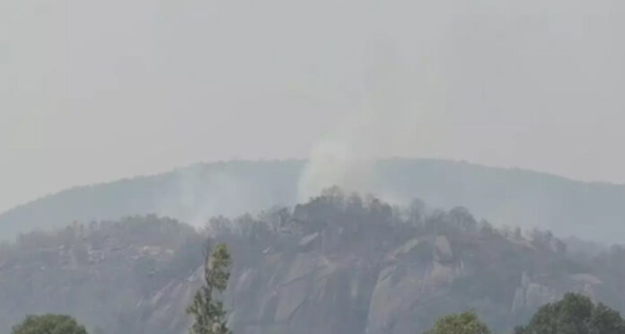 जशपुर में बड़ा हादसा: पहाड़ से टकराया प्राइवेट विमान, मचा हड़कंप