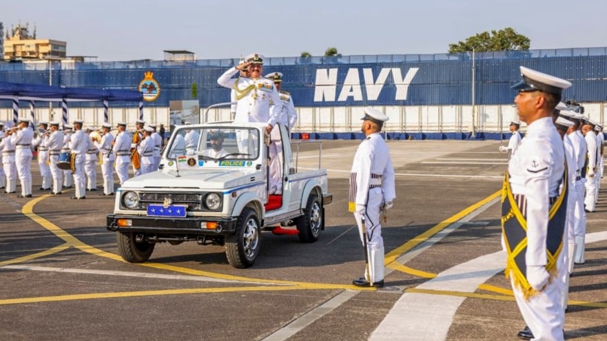 नौसेना प्रमुख एडमिरल त्रिपाठी: भारत समुद्र से पाकिस्तान को मारने के लिए था तैयार